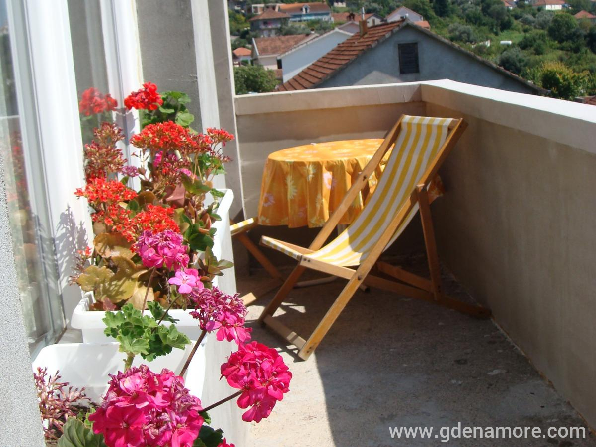 Apartmani "NERA" - Tivat 3 *** ,( 2 apartmana) - "NAJPOVOLJNIJE LJETOVANJE U CRNOJ GORI", privatni smeštaj u mestu Tivat, Crna Gora