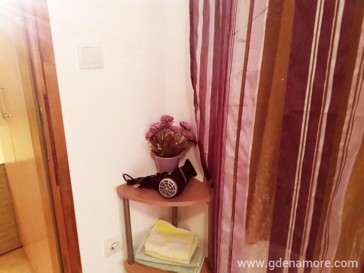 Apartmani "NERA" - Tivat 3 *** ,( 2 apartmana) - "NAJPOVOLJNIJE LJETOVANJE U CRNOJ GORI", privatni smeštaj u mestu Tivat, Crna Gora - 010